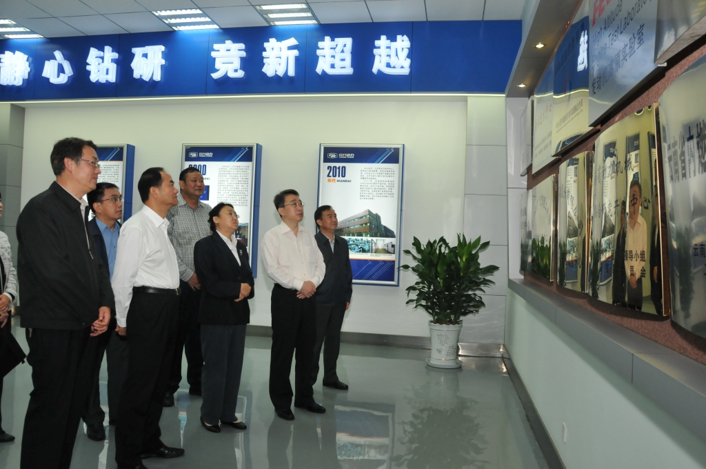 ������ί���������һ�е���ΰ�ײ�����