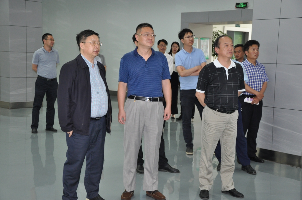 �����г����г��ű��ʶӵ�ΰ�ײ���������