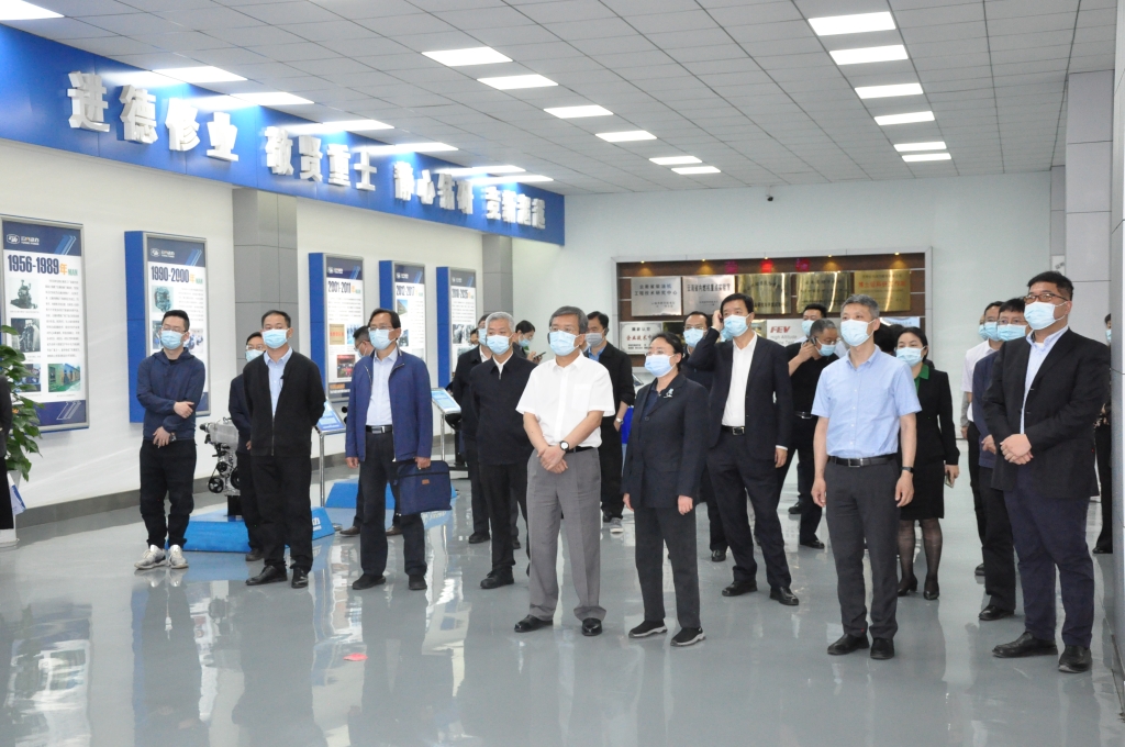 �й�����ʡί�칫�������鵽 ΰ�ײ���չ����