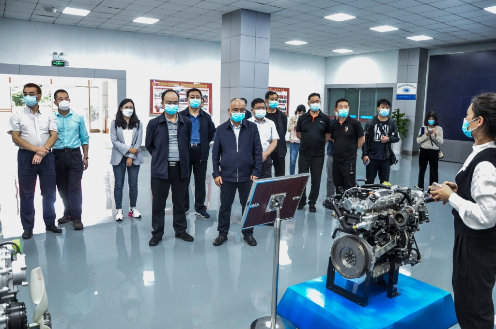 �������˴�ί������򵼵�ΰ�ײ�������չ����